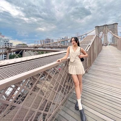 dentumrasa's profile picture. KHAYALAN. Tentang puan yang beri gula manis berupa senyuman pada kisah hidupnya yang sepahit kopi ditemani yang terkasih, Ares.