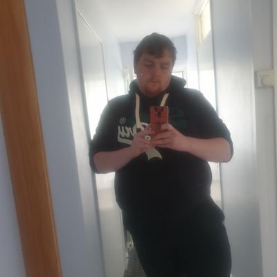 Male, 30 years old, wolves loving, hednesford loving, baggies hating, Stafford hating, beer swigging, son of a gun