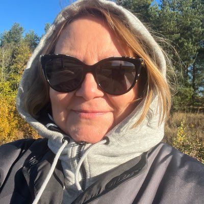 Taloushallintotöitä ja mummoilua, rakastan sanontojen viljelyä, kuten elämä on liian lyhyt haasteiden välttelemiseen..