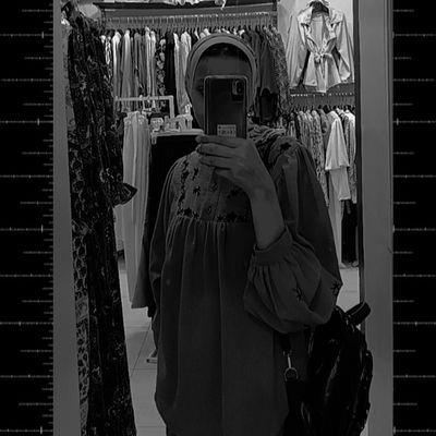 Yasmen45583443's profile picture. 