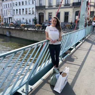 lauraloco83's profile picture. golf