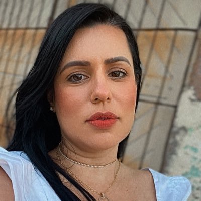 Numa moldura clara e simples sou aquilo que se vê!