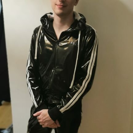 🔞 🇨🇵French kinky boy
🐶 or Spiderman 🕸️
🏳️‍🌈 ❤️Latex, lycra, bondage, underwear
