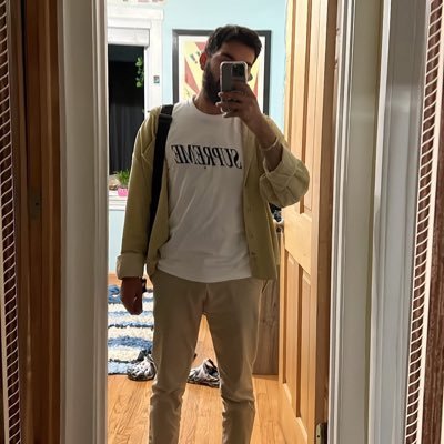 Daavveeey's profile picture. My bones are made of glass and my skin is made of paper | UIUC 19' ENFP             Don’t be a Davey Downer