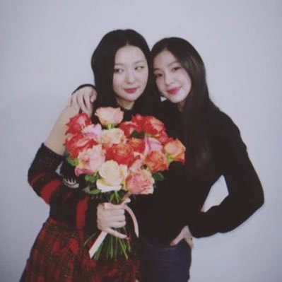 “cause all of the small things that you do, are what remind me why i fell for you.” | property of bae joohyun