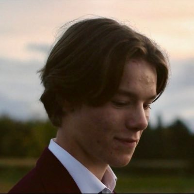 waveinthemornin's profile picture. she/her