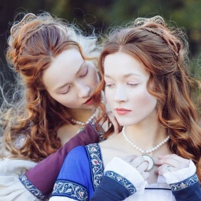 /highgarden twins ~ attending ladies to House Tyrell/ ꗥ𝐆𝐨𝐓 𝐎𝐫𝐢𝐠𝐢𝐧𝐚𝐥 𝐂𝐡𝐚𝐫𝐚𝐜𝐭𝐞𝐫𝐬 ꗥRP |Mun is 25+|