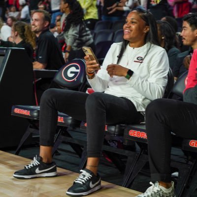 Matthew 5:16 | Galatians 2:20 | UCF ALUM 🏀💛 | UGA WBB Assistant Coach #GoDawgs 🖤🐶❤️