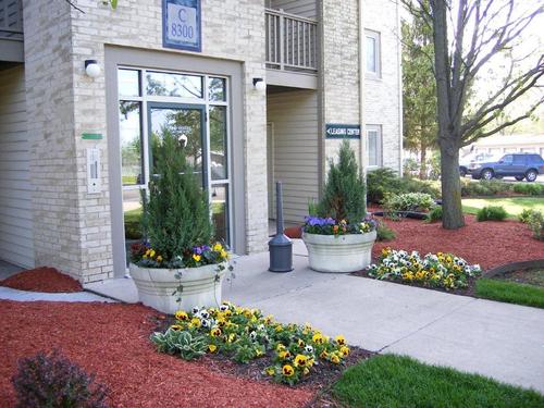 Come and see why Summerwood Apartment Homes is NW Indiana's best kept secret! Professionally managed by LCOR Incorporated since February 2011.  Expect the best!