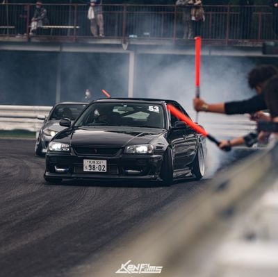 ER34スカイライン大好き!
ドリフトするのも好き!
ER34を街乗り用の白ATとドリフト用の黒MTと息子用?サンルーフ付きMTの3台体制な人から変わった人扱いされるオジサンです。
年に1度北海道RBミーティングと言うMTをスタッフ皆で開催してたりします😀
冬はスキーしてます。
スキーは割とガチになって来ましたw