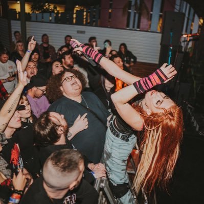 Live music enthusiast, aspiring music journalist, aspiring metal vocalist, IT nerd and video game nerd. Owner of Huntsman Creative Media.