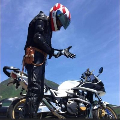 帯広在住の単身赴任のおっさんです😊 バイクはCB1300SB 休日はガレージでバイクばかり ちょしてま〜す🤣