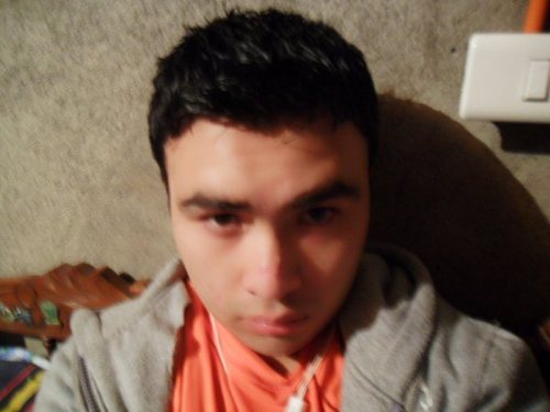 Estudio en la U.Mayor, ex alumno del Instituto Nacional, me gusta dibujar aunque no soy muy bueno,la música y el lol...entre otras cosas.