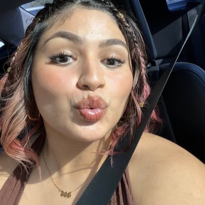 jennifeerleee's profile picture. 