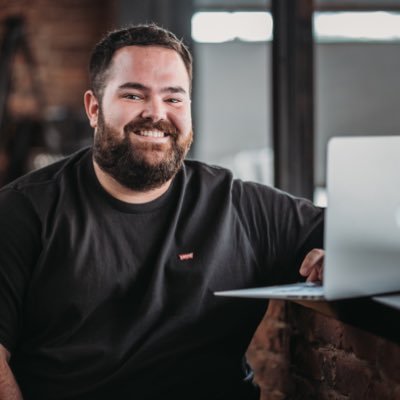 Community Manager🚀 y Diseñador Web👨🏻💻⎮Apasionado de la organización y la planificación 📕