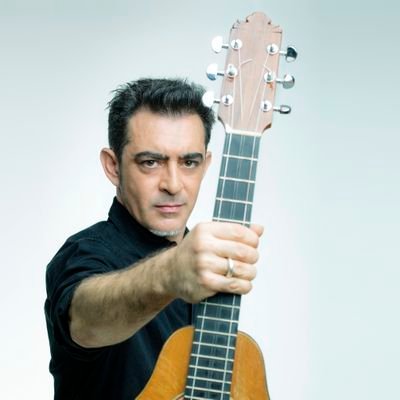 Músico y Antropólogo cultural. Productor, guitarrista y creador del Tres Flamenco.