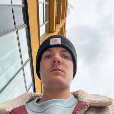 joeward27's profile picture.