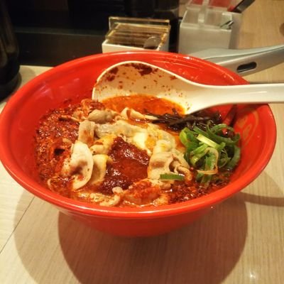 あるアーティストに恋愛感情あり。クレーンオペレーターをしています。いつか重機の雑誌に出たいです。