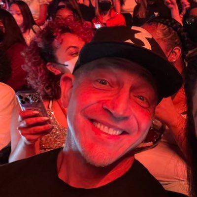 ArieLJLit's profile picture. All Pro Hugger. In search of good Beef Jerky and Russian Imperial Stouts. X-men for life. #22  ✡️