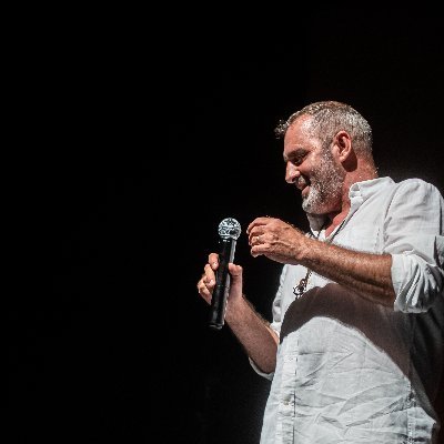 Cantar y bailar música tradicional hoy en dia, es un acto revolucionario.