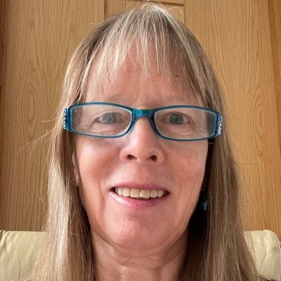 Wellbeing practitioner using clinical hypnotherapy, mindfulness and nature connection therapies in transformational ways