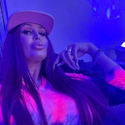 ⚡️⚡️⚡️CEO @icevidabeauty ⚡️⚡️⚡️Creator @divaroyaltycouture ⚡️⚡️ SHOW MAG @sobeitmagazine VIXEN MAG ⚡️⚡️Rapper & Creative Queen 👑New Musik out now!!! 🎤🎤🎤🎤🎤