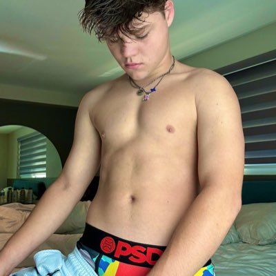 go check out my free exclusive content😜😈