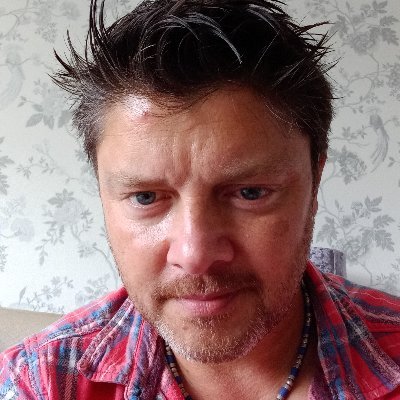 Husband, Dad, Musician...with social media/digital marketing skills of an amoeba....Help Required