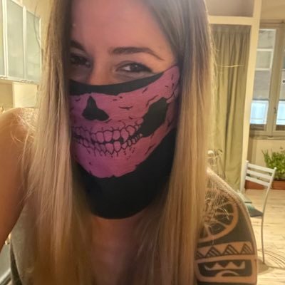 annina_vi's profile picture. lunatic troubles maker 🤦‍♀️