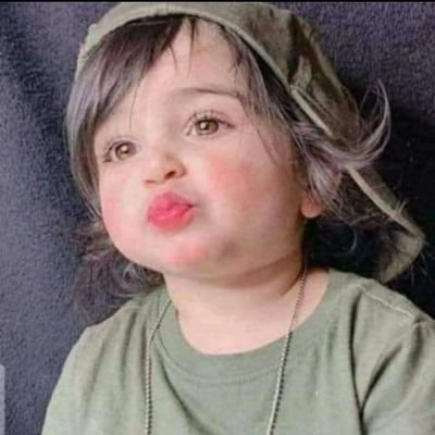 إنتي وردة🌸وكون بيلمع وقلب💝فيه فرشاات كتير ضحكَتگ عصافير تغني🎶فاضحگگي خليني اطير👌