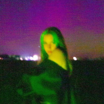 rhiannahajduch's profile picture. can you hear the humming?