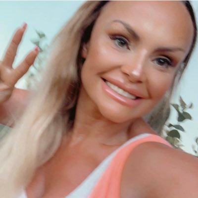 Mum Animal lover Spiritual Reiki healer Buddhism Hypnosis Meditation🧘♀️Network Mktg Hospitality 80’s refugee Bros fan 💖Alan Watts Dolores Cannon Eckhart T