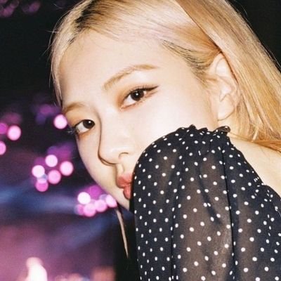 rosiesville's profile picture. 