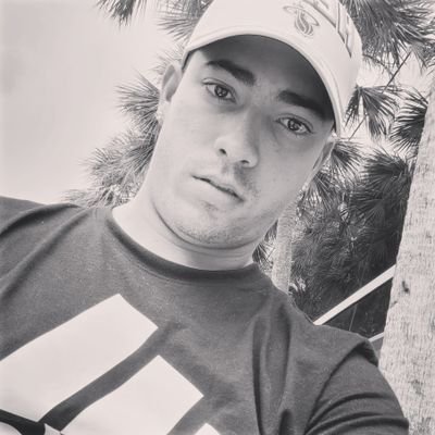 🇨🇺🇺🇲
•👻
•God's time is perfect⏰️
•Muchas metas🏁 x cumplir y miles de bocas👄 x callar🤫