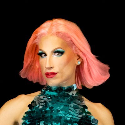 Dragtrepreneur and Performer tweeting about pop culture and drag.
Follow me • Buy my merch • Find me on stage 
