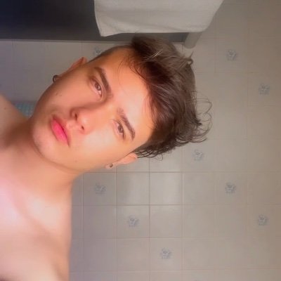 wuecley's profile picture. Instagram - Wuecleyy Matheus
Tiktok - Wuecleyymatheus
Me sigam lá, apenas pra sorrir ❤️