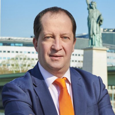 Bâtisseur d'idées, éditorialiste, directeur de la publication  @Opinion_Inter.