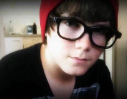 Hey I'm Kelsey and this is my fan twitter for @jordanjansen True Jordaneer! Jordan followed me 9/18/11
