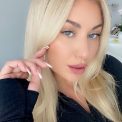 violaluko's profile picture. 