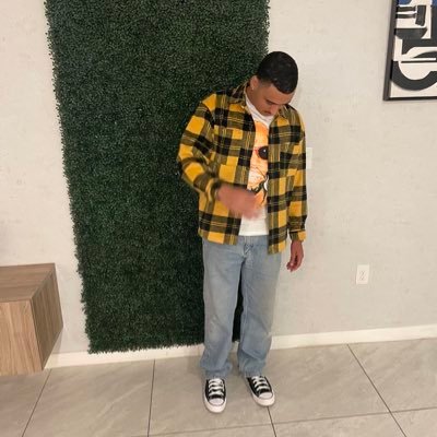 BrahmGo's profile picture. dead presidents only thing i'm recognizing 🇧🇸