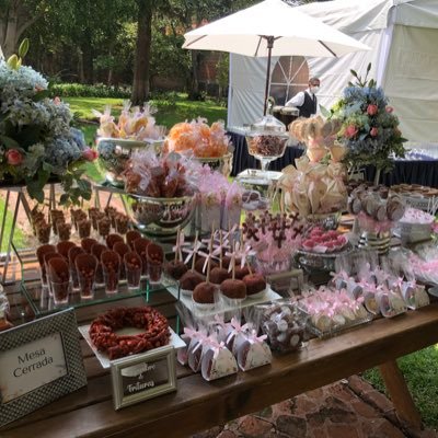 Nesuma empresa dedicada a brindar servicios profesionales a bodas, XV años, Bautizos con mesas de dulces, escenarios, globos, recuerdos y más para tus eventos