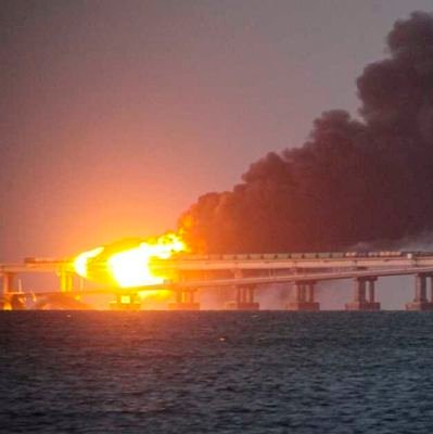 jovwall's profile picture. Scientist, Translator, Darjeeling Adict & Châteauneuf-du-Pape Lover