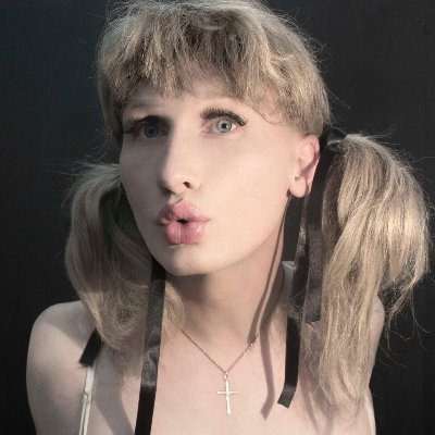 Lil_ALlCE's profile picture. Je mapelle alice. hello hello :)