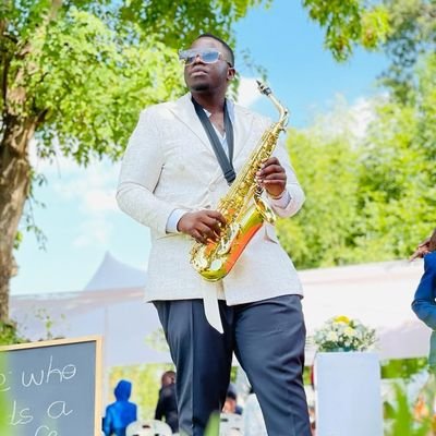 Your serenading Knight in shining Armour, for all weather events. I'm your saxophonist of choice!!! DM for enquiries 📲 #TheKnightZW🎷 @BigStar_Nash