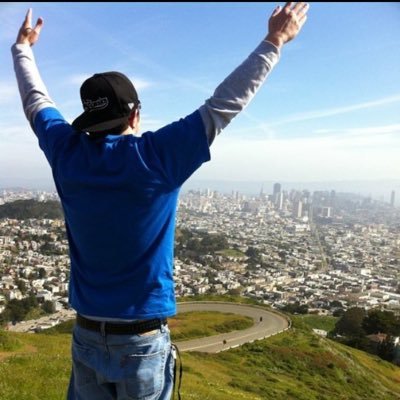 Sneaker Collector👟Critic🗣️ & Cynic 🙄 Nike, Jumpman, SB, Music, Guitar 🎸& the 49ers are 6 pillars of my home. “Build Bridges instead of tearing them down” 🍄