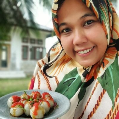 Seorang Pekerja keras yang menyukai Memasak dan hal baru.