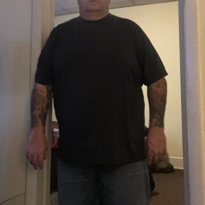 50yr old male dm’s open to anyone wanting to meet up and have some fun. be close 😘