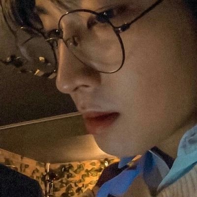 4aureads's profile picture. carat • 18+ • she/her • reading account