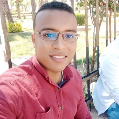 لا تكن تحت رحمة الأشياء العابرة، لا تتعلّق بأي شيء قد يؤلم قلبك فيما بعد؛ عوّد نفسك على الأكتفاء 🖤