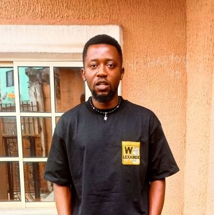 investorkingjoh's profile picture. self made,, billionaire in💰